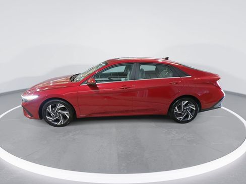 Certified 2025 Hyundai Elantra Limited FWD image 8