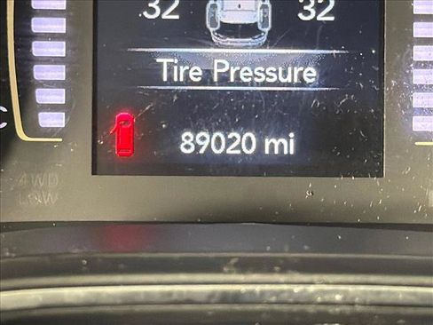 Used 2019 Jeep Cherokee Latitude w/ Popular Appearance Group FWD image 27