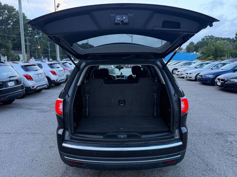 Used 2016 GMC Acadia SLE image 18