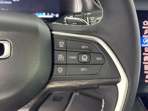Used 2026 Jeep Grand Cherokee Limited AWD/4WD image 12