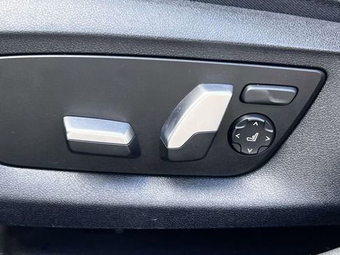 Used 2022 BMW 530e w/ Premium Package image 21