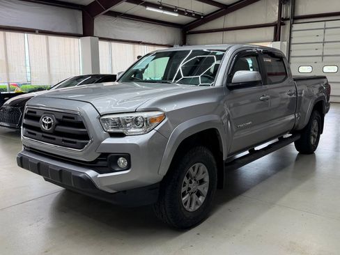 Used 2017 Toyota Tacoma SR5 w/ Tow Package AWD/4WD image 5