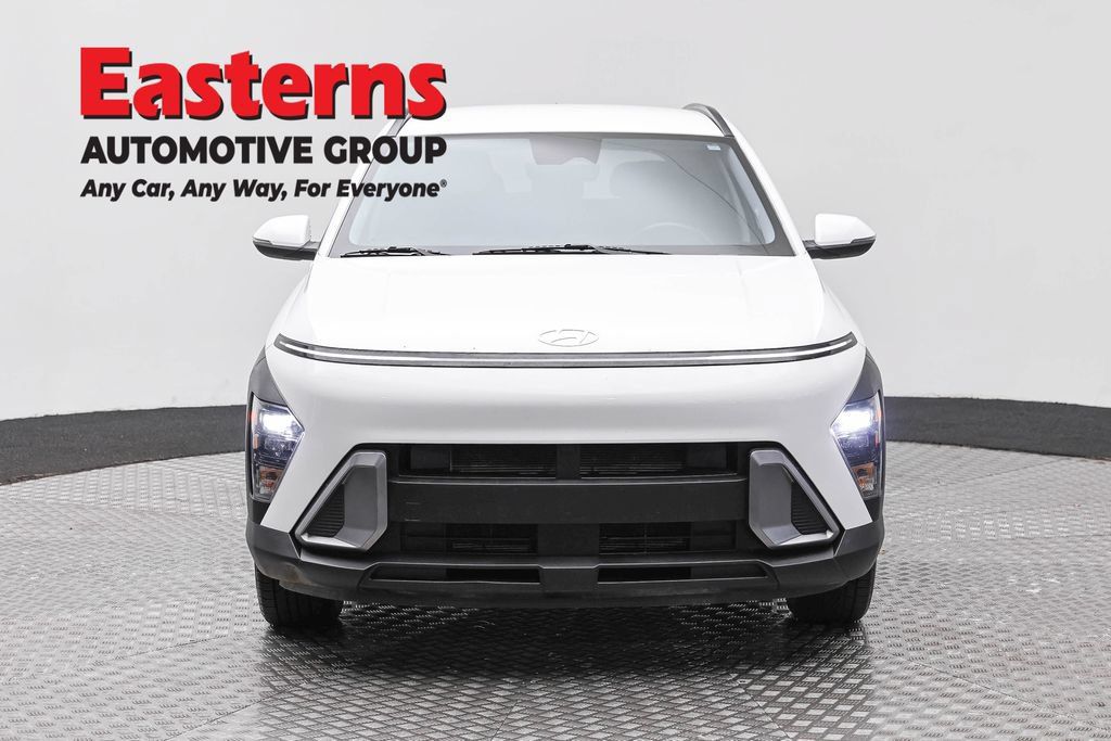 Used 2025 Hyundai Kona SEL FWD image 4