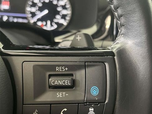 Used 2022 Nissan Pathfinder SV image 23