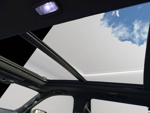 Used 2021 Chevrolet Tahoe High Country w/ Premium Package image 18