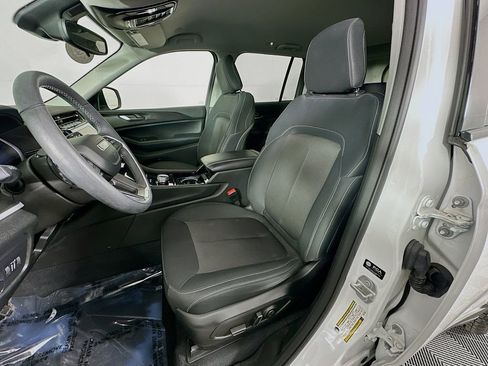 Certified 2023 Jeep Grand Cherokee Laredo w/ Luxury Tech Group I image 31