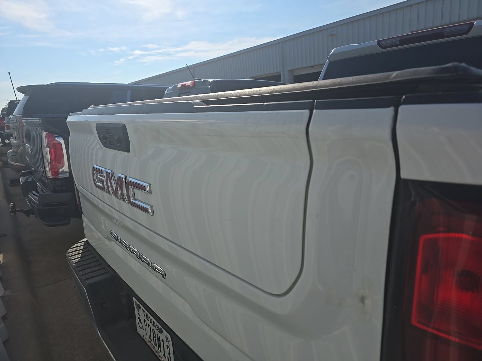 Used 2023 GMC Sierra 1500 SLE AWD/4WD image 8