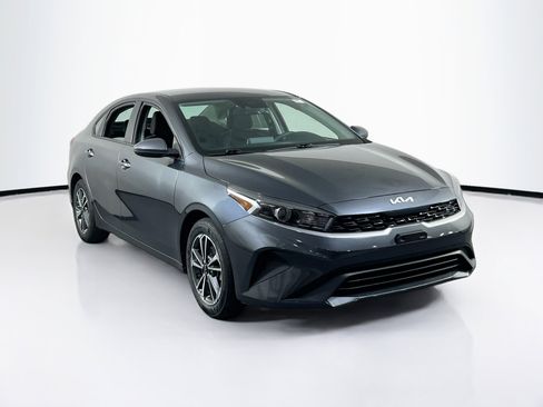 Used 2023 Kia Forte LXS image 3