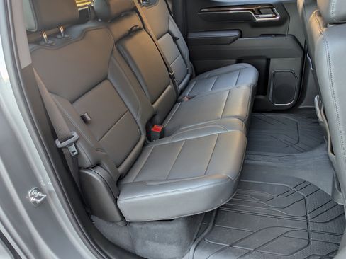 Used 2025 Chevrolet Silverado 1500 LT Trail Boss w/ Convenience Package II image 19