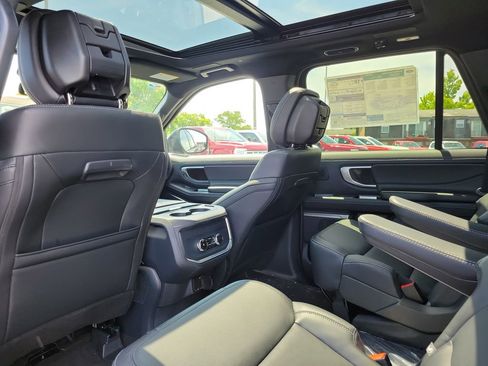 New 2026 Ford Expedition Max Platinum w/ Stealth Performance Package AWD/4WD image 16
