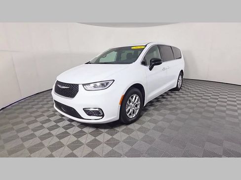 New 2026 Chrysler Pacifica Select FWD image 36