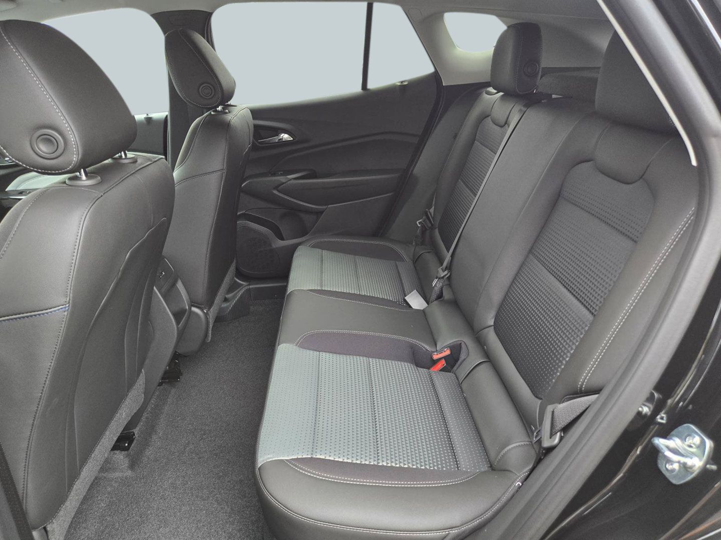New 2026 Chevrolet Trax LT w/ LT Convenience Package FWD image 43