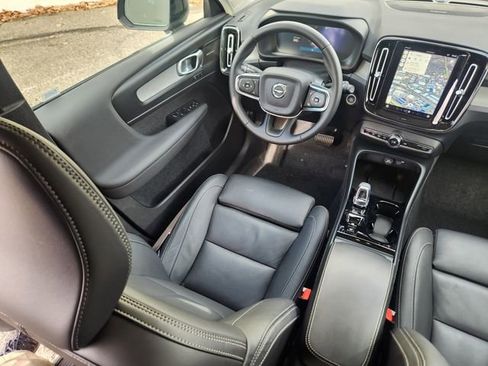 Certified 2025 Volvo XC40 B5 Ultra w/ Climate Package image 10