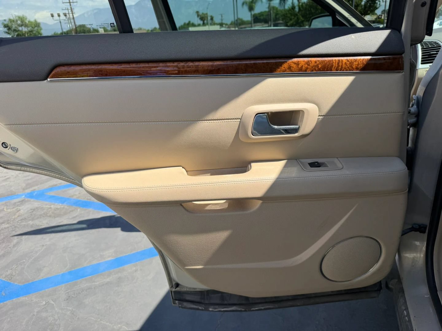 Used 2008 Cadillac SRX 2WD V8 w/ Utility Package image 12