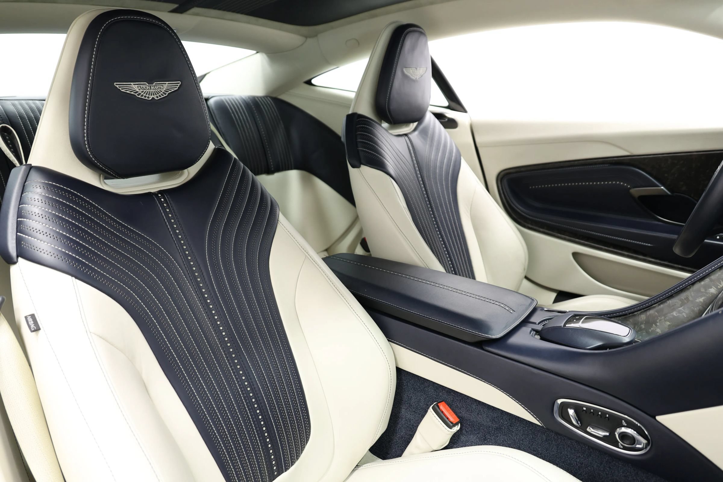 Used 2019 Aston Martin DB11 Coupe RWD image 78