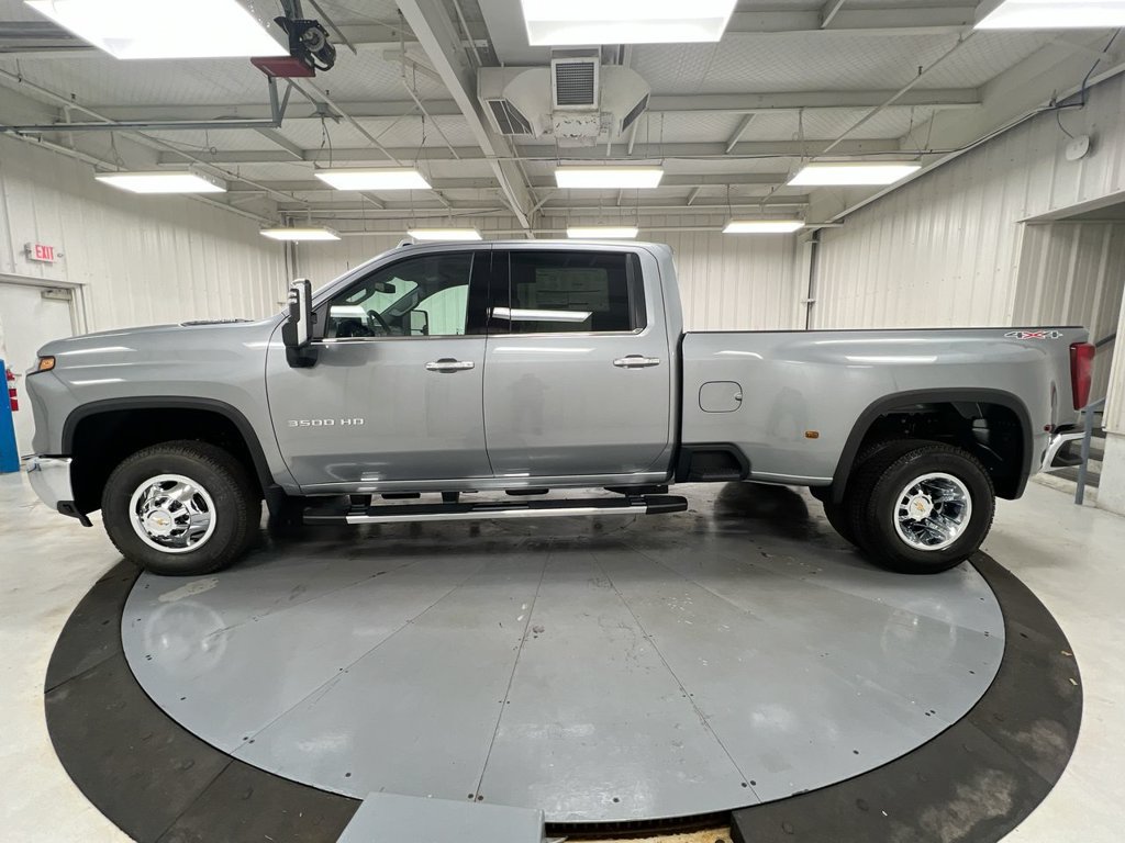 Used 2025 Chevrolet Silverado 3500 LTZ w/ LTZ Convenience Package AWD/4WD image 8