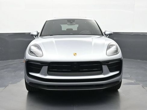 Certified 2025 Porsche Macan AWD/4WD image 26