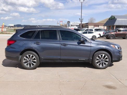 Used 2017 Subaru Outback 3.6R Limited AWD/4WD image 5