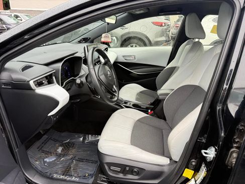 Used 2019 Toyota Corolla XSE FWD image 11