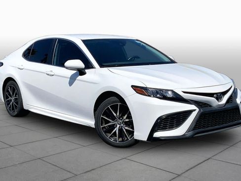 Used 2024 Toyota Camry SE FWD image 2