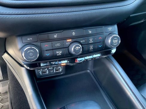 Used 2021 Dodge Durango GT image 31