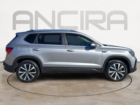 Used 2022 Volkswagen Taos SE image 11