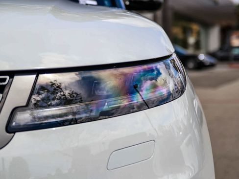 Used 2025 Land Rover Range Rover Sport SE image 10