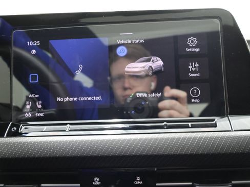 Used 2024 Volkswagen Golf R image 54