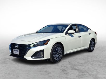 Used 2023 Nissan Altima 2.5 SV