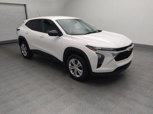Used 2025 Chevrolet Trax LS FWD image 13