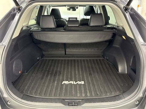 Used 2021 Toyota RAV4 XLE Premium image 26