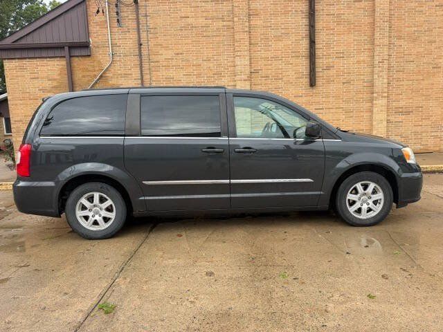 Used 2012 Chrysler Town & Country Touring w/ Entertainment Group #1 FWD image 3