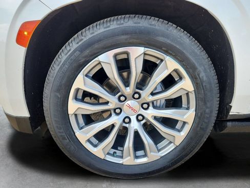 Used 2021 GMC Yukon Denali w/ Denali Ultimate Package AWD/4WD image 19