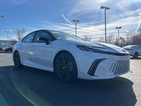 Used 2025 Toyota Camry XSE image 3