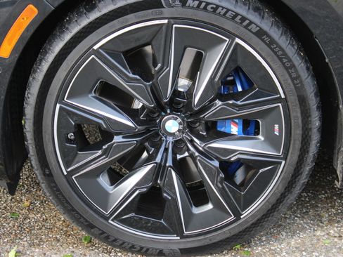 Used 2023 BMW 760i xDrive image 12