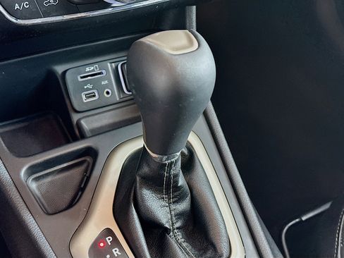 Used 2017 Jeep Cherokee Limited w/ Luxury Group FWD image 25