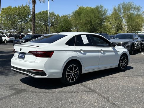 Used 2022 Volkswagen Jetta Sport FWD image 4