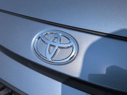 Used 2022 Toyota Corolla SE w/ SE Premium Package FWD image 30