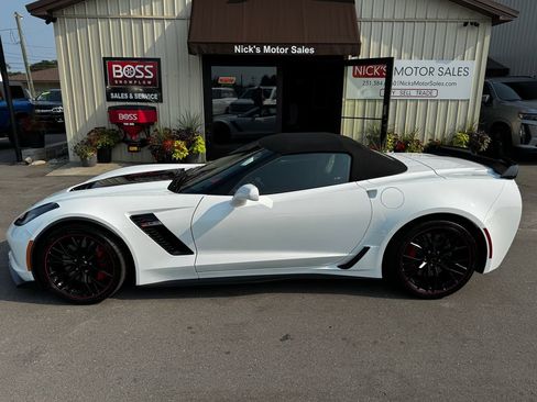 Used 2019 Chevrolet Corvette Z06 RWD image 2