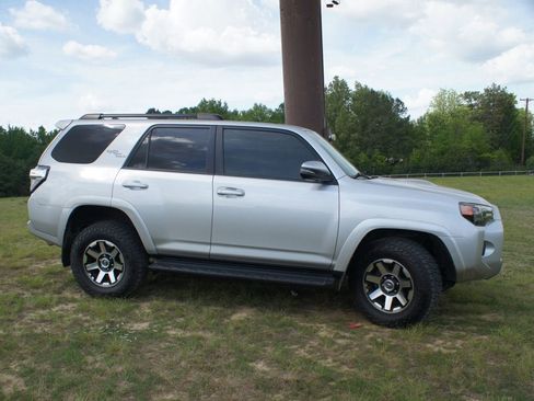 Used 2019 Toyota 4Runner TRD Off-Road Premium image 2