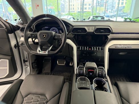 Used 2020 Lamborghini Urus AWD/4WD image 11