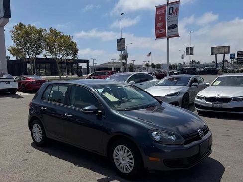 Used 2013 Volkswagen Golf 4-Door FWD image 2
