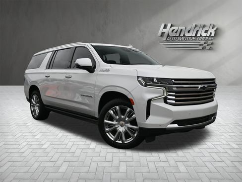 Used 2023 Chevrolet Suburban High Country image 2