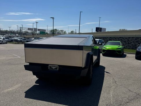 Used 2024 Tesla Cybertruck AWD Crew Cab image 6