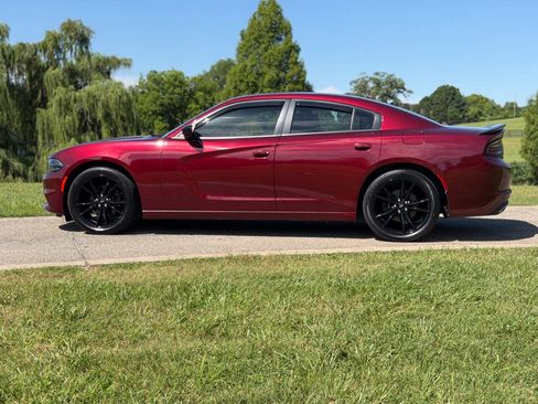 Used 2018 Dodge Charger SXT w/ Blacktop Package RWD image 5