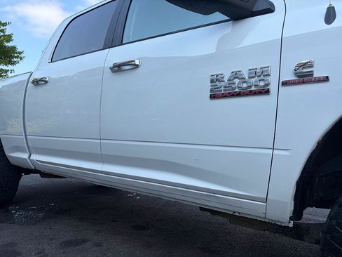 Used 2018 RAM 2500 SLT AWD/4WD image 18