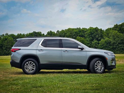 Used 2023 Chevrolet Traverse LT AWD/4WD image 2