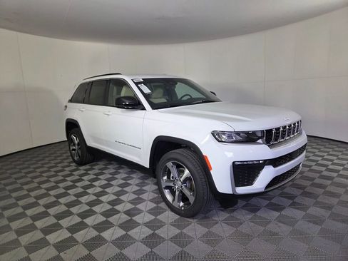 New 2026 Jeep Grand Cherokee Limited RWD image 2