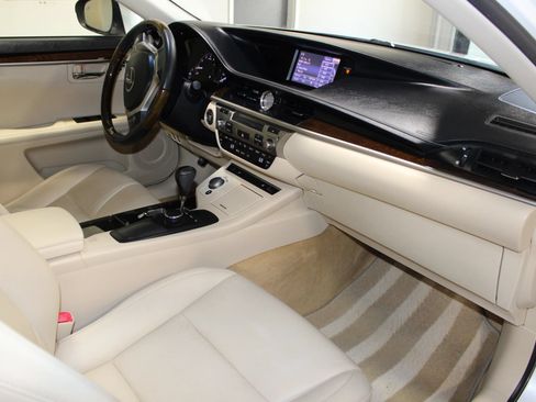 Used 2013 Lexus ES 350 w/ Premium Pkg FWD image 33