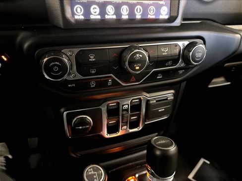 Used 2021 Jeep Gladiator Overland w/ Popular Equipment Package AWD/4WD image 34
